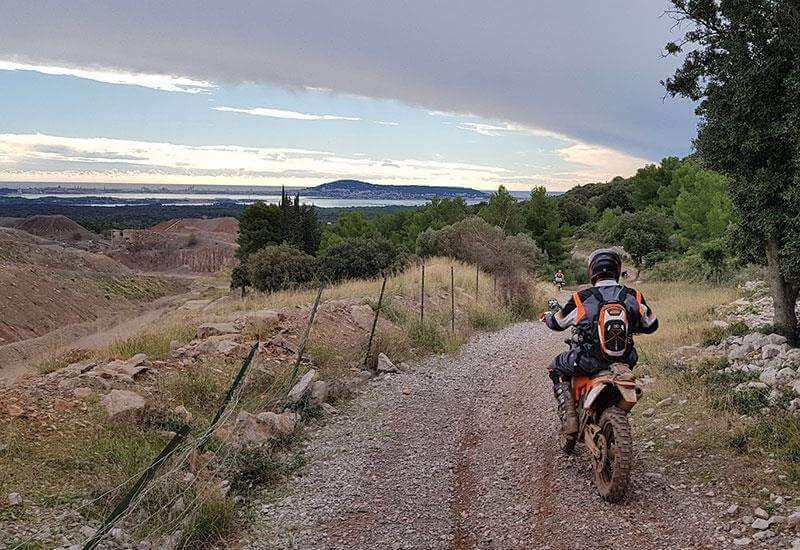 Randonnée à motos autour du Salagou